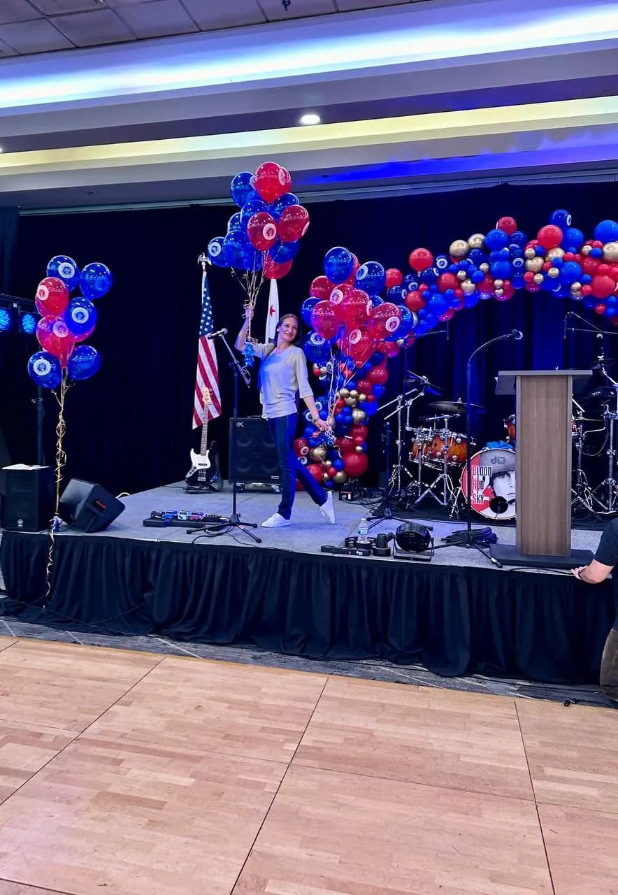 Completed stage balloon arch and helium bouquets from the Corporate Awards Night project in San Francisco Peninsula (image 4 of 4).