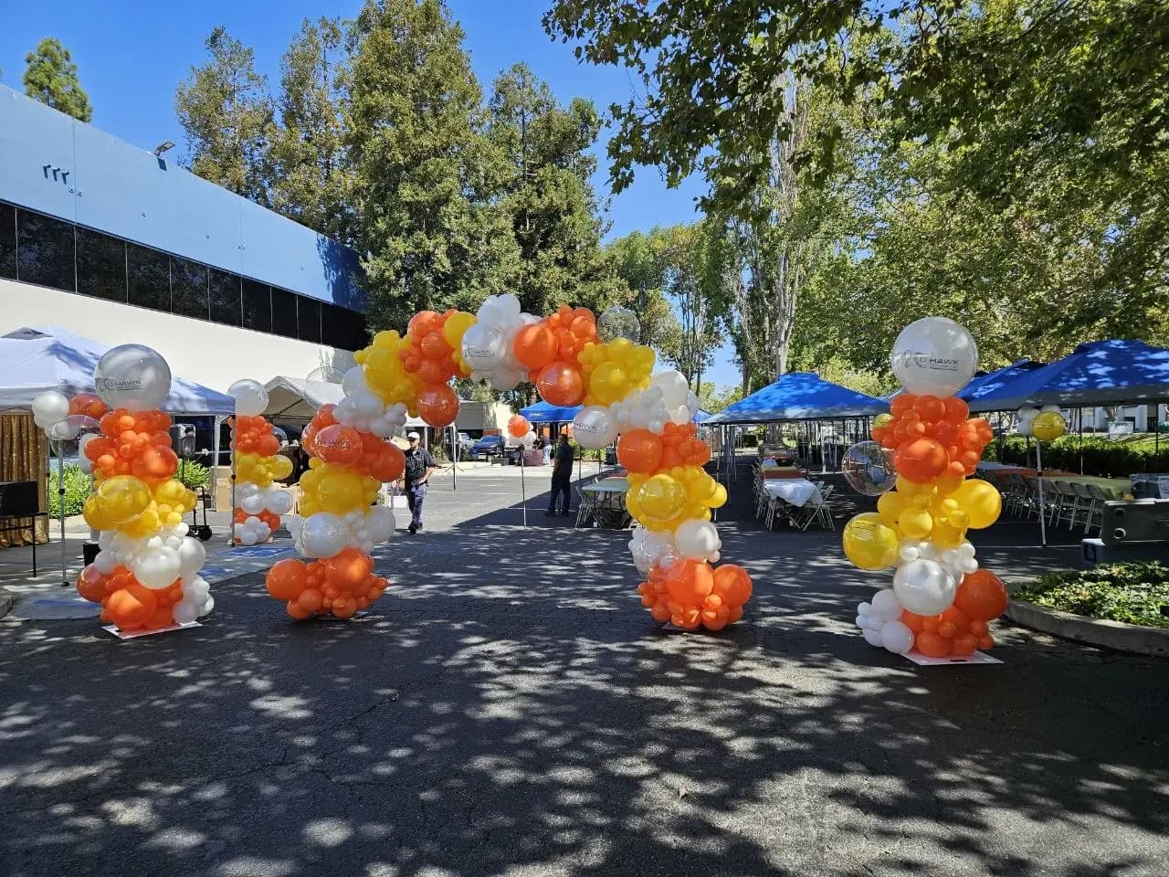 C-Hawk Technology Outdoor Corporate Balloon Decor — view 03