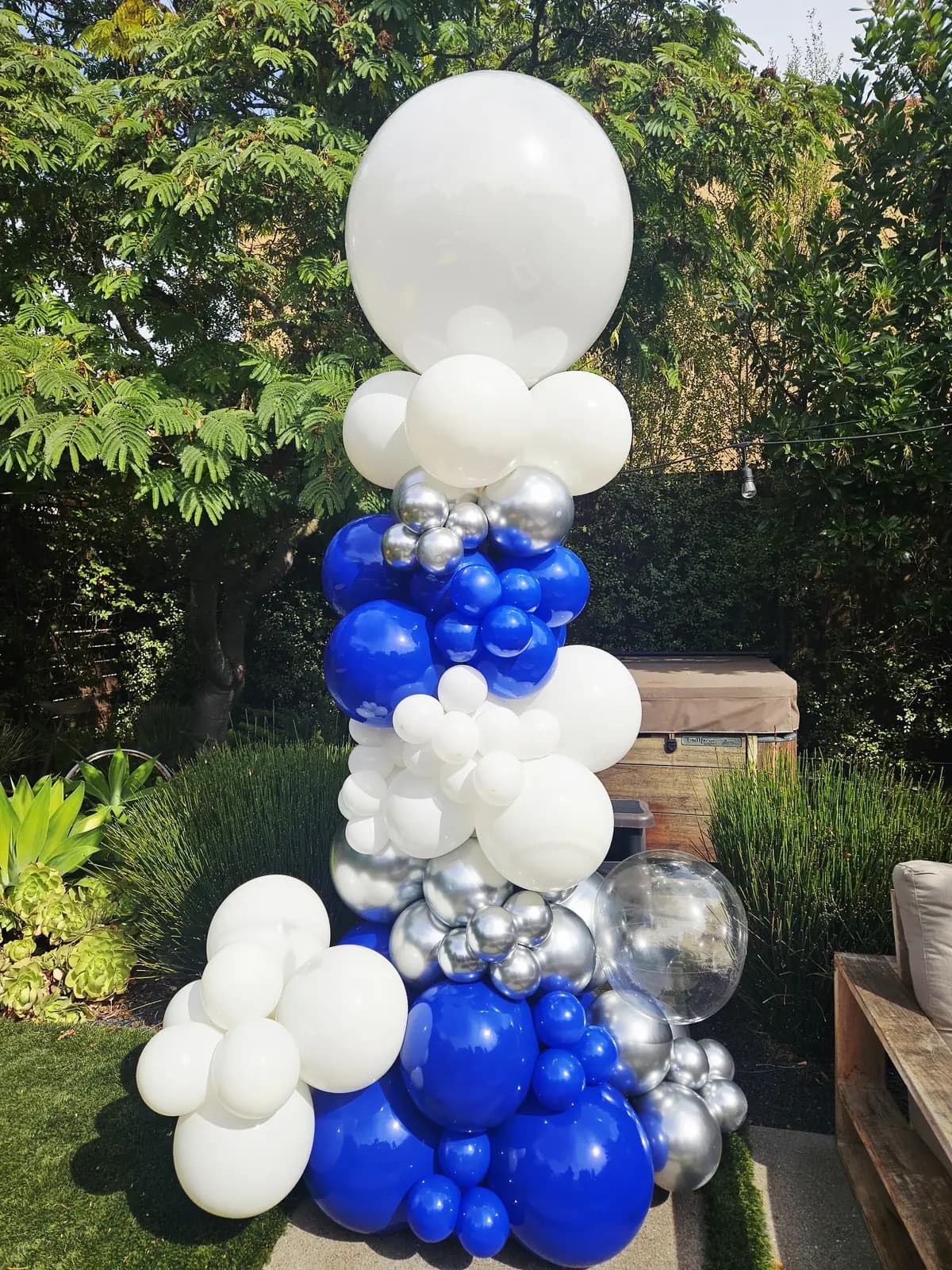 Corporate Blue White Silver Balloon Column Garden — view 01