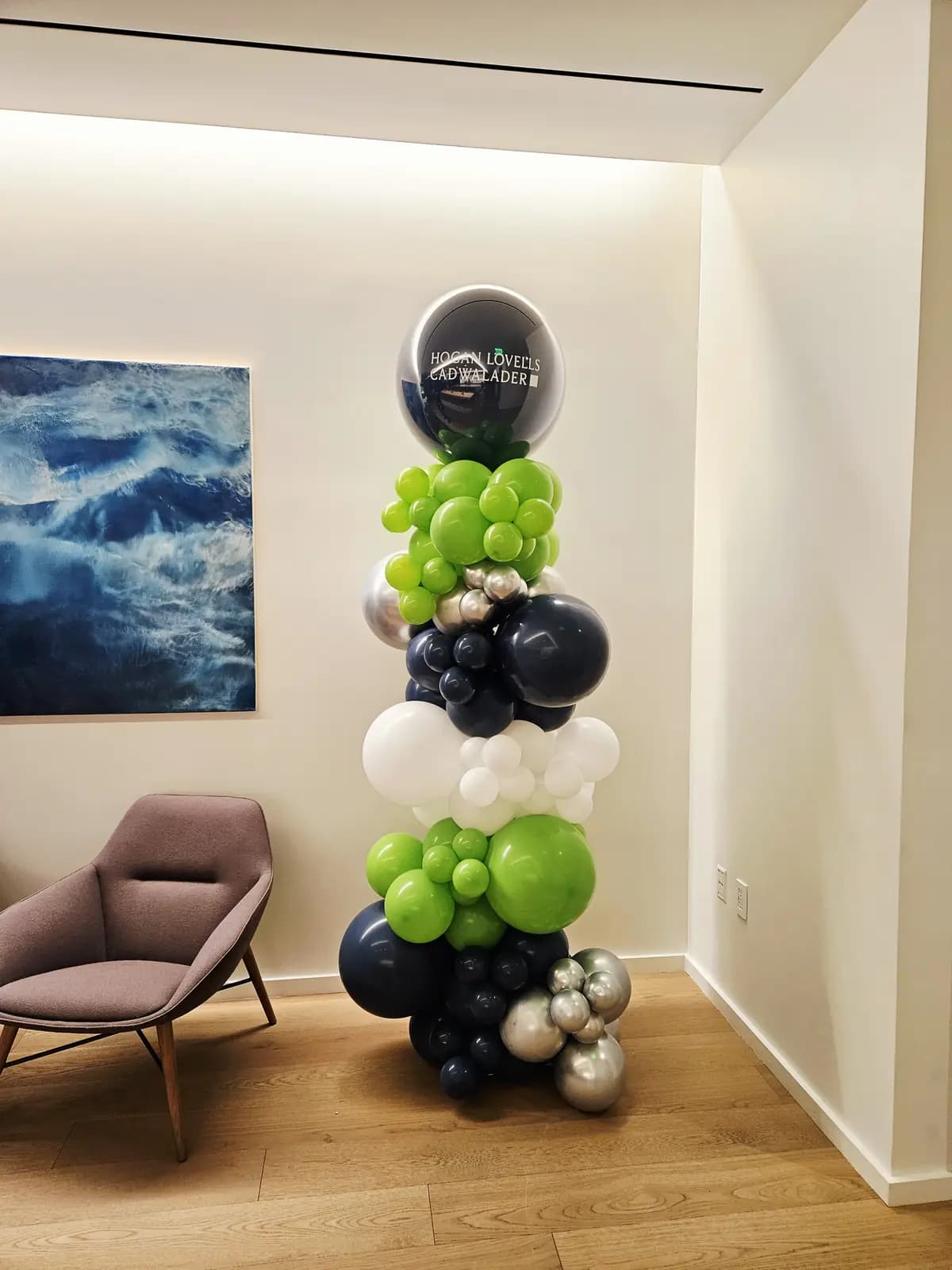 Hogan Lovells Cadwalader Office Balloon Column San Francisco — view 01