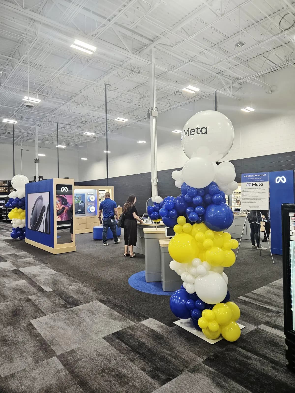 Meta Product Event Expo Floor Balloon Columns — view 03