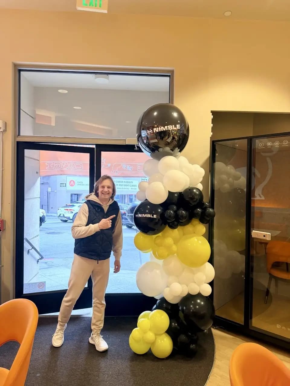 Nimble Corporate Office Balloon Column — view 01