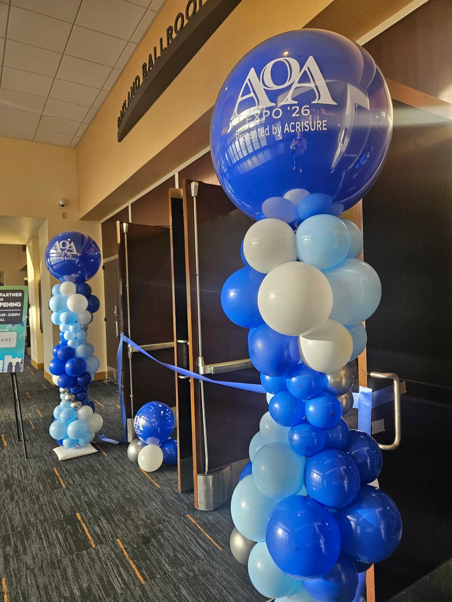 Annual Corporate Event in Oakland Marriott, California: venue balloon décor, view 2 of 4.
