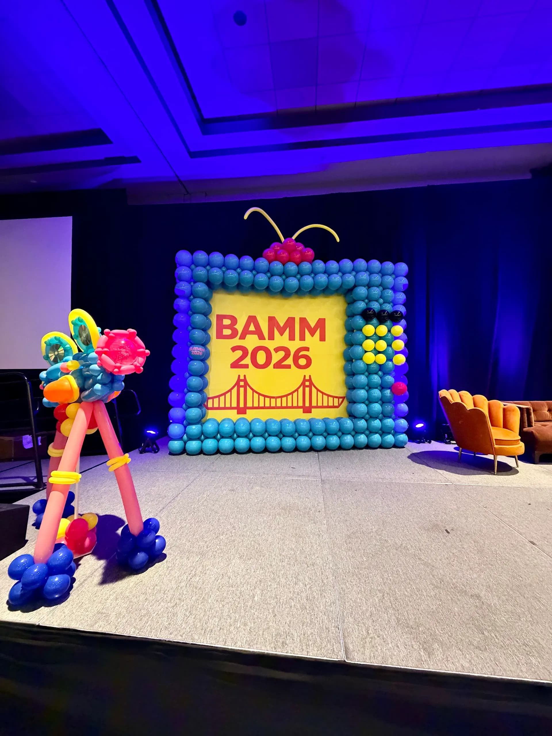 Completed large-scale corporate balloon installation from the Conference project in Hyatt Regency San Francisco Airport (image 4 of 7).