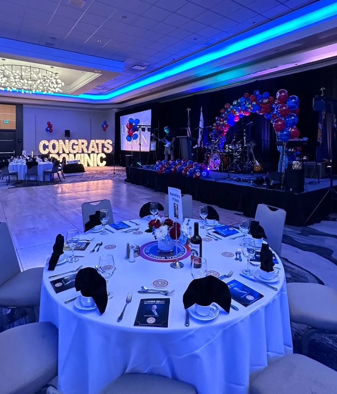 Stage balloon arch and helium bouquets at the Corporate Awards Night in San Francisco Peninsula.