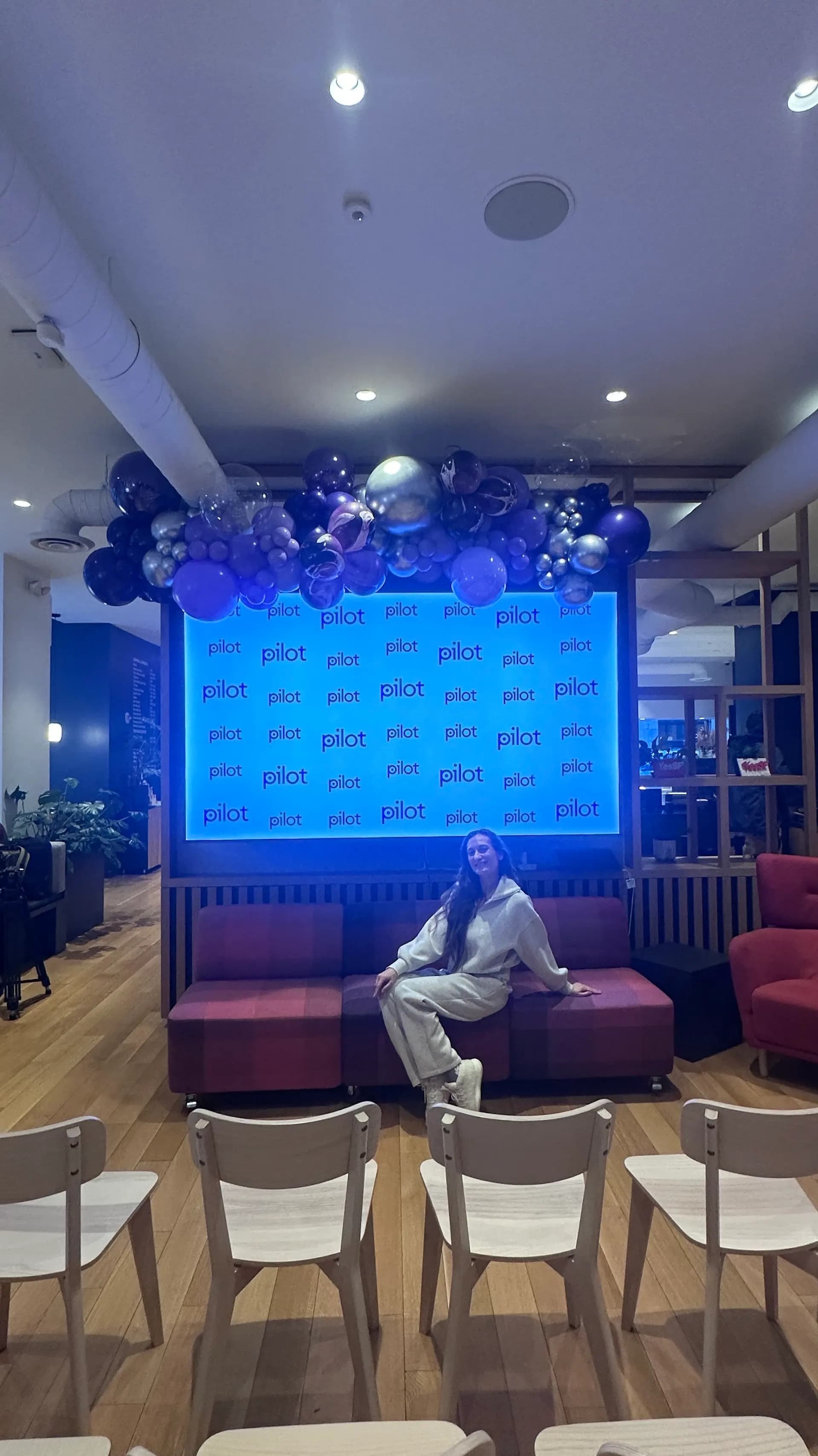 Business Meeting & Presentation in San Francisco, California: professional balloon décor, view 2 of 3.