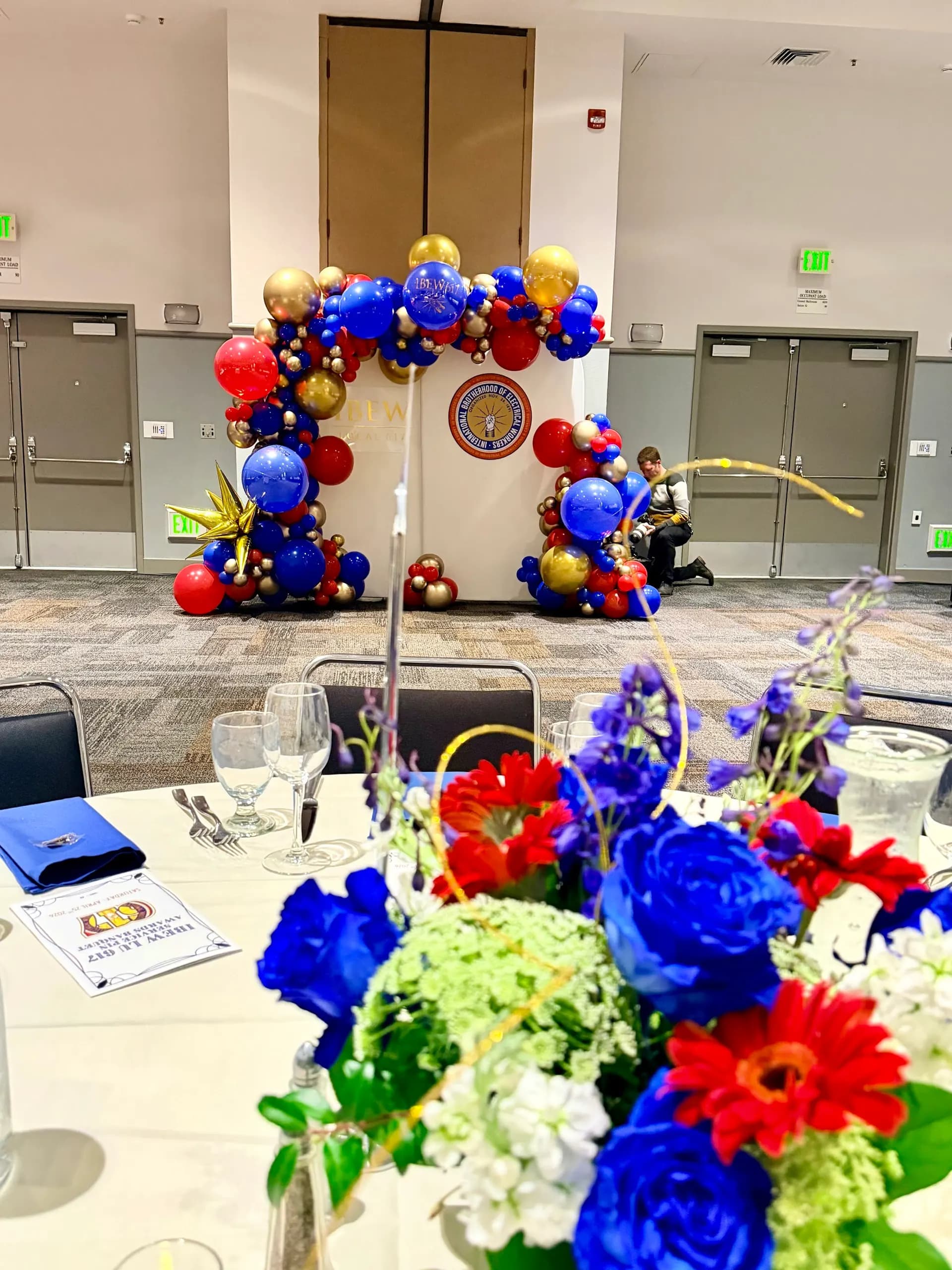 Branded balloon backdrop and stage columns produced by Balloon Décor for IBEW Local 617 in San Mateo, California, view 3.